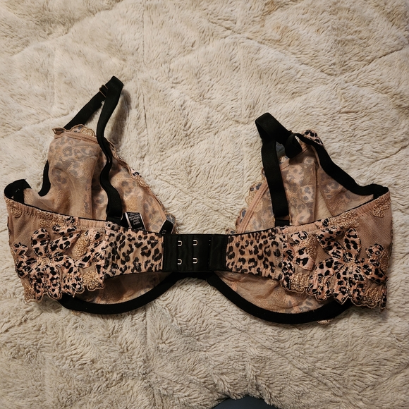 Victoria's Secret Underwire Unlined Low Cut Demi Bra  - Picture 3 of 5